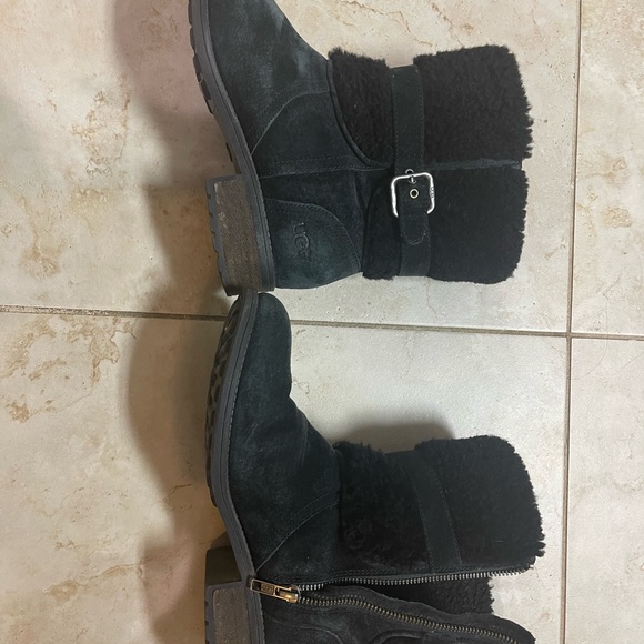 UGG. Black boots. Size 8. - Picture 2 of 11